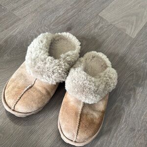 Cozy Tan Shearling Slippers
